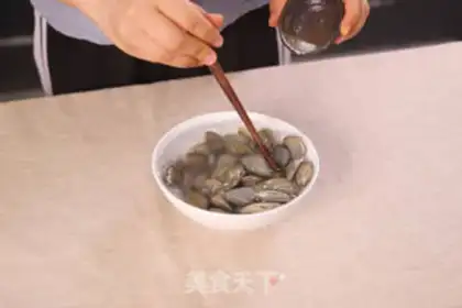 Make Luxury sea snail powder step 1