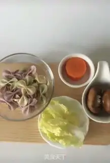 Make The baby covered the noodles step 0