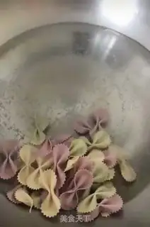 Make The baby covered the noodles step 1