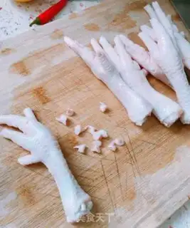 Make Spicy chicken claws step 1