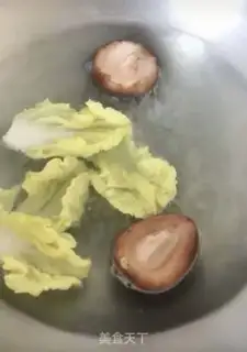 Make The baby covered the noodles step 2
