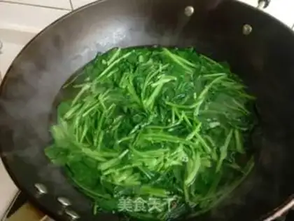 Make Soy sauce spinach step 1