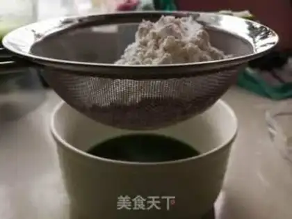 Make A lace egg roll step 4
