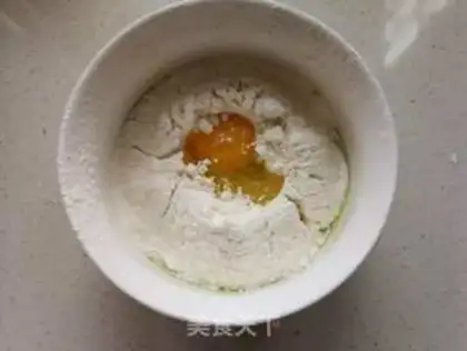 Make A lace egg roll step 5