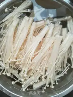 Make Garlic evaporates gill mushrooms step 1