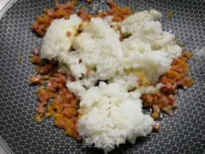 Make Creative egg fried rice step 5
