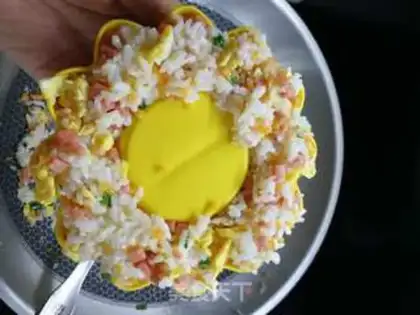 Make Creative egg fried rice step 7