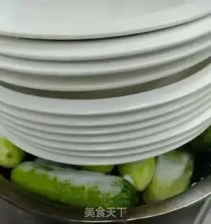 Make Autumn cucumber pickles step 1
