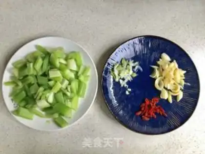 Make The Celery Lily step 0