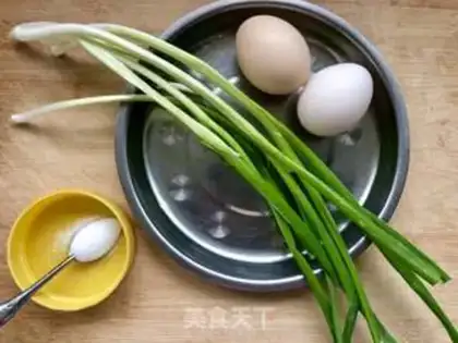Make Onion steamed eggs step 0