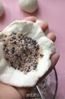 Make Red sugar, black sesame rice pie step 11