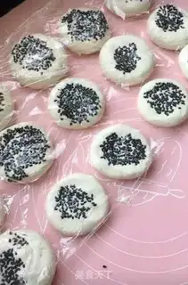 Make Red sugar, black sesame rice pie step 13