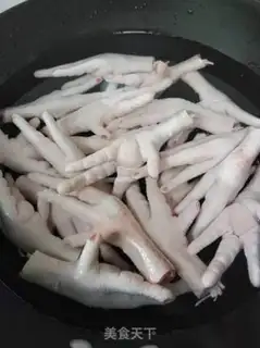 Make A chicken claw with a lemon step 1