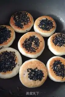 Make Red sugar, black sesame rice pie step 15