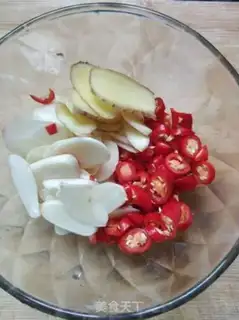 Make A chicken claw with a lemon step 2