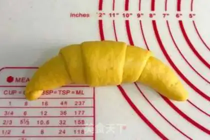 Make Pumpkin croissants step 10