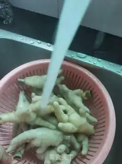 Make A chicken claw with a lemon step 3