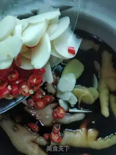 Make A chicken claw with a lemon step 4