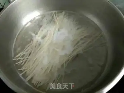 Make Soy sauce noodles step 1