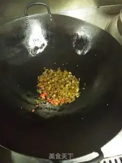 Make Sour pepper steamed pig feet step 3