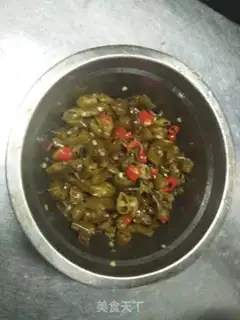 Make Sour pepper steamed pig feet step 4