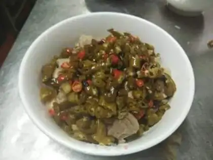 Make Sour pepper steamed pig feet step 9