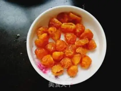 Make The silver spoon of the red date step 0