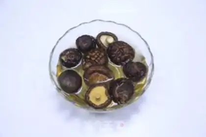 Make A nice, nutritious mushroom steamer step 1