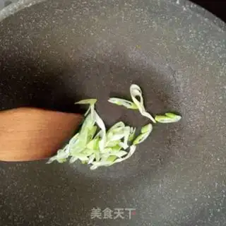 Make cucumber fried eggs step 3