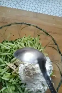Make cucumber omelet step 2