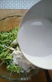 Make cucumber omelet step 3