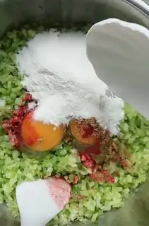 Make Eggs and carrots step 4