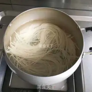 Make Horse-stealed egg noodles step 3