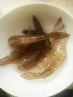 Make Smelt shrimp soup step 1