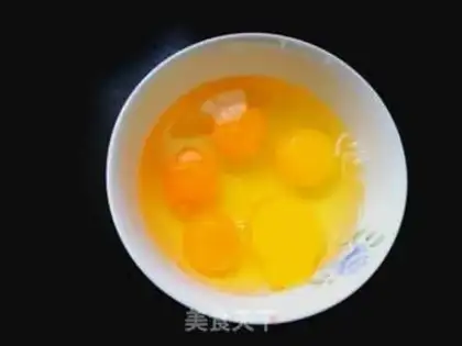 Make Pretzel fried eggs step 1