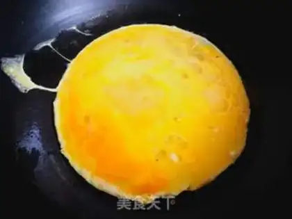 Make Pretzel fried eggs step 4