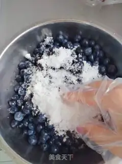 Make Homemade blueberry sauce step 0