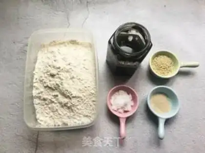 Make Black sesame sauna with a croissant step 0
