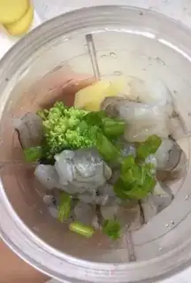 Make Shrimp potatoes steaming eggs step 3