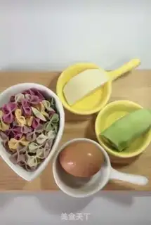 Make cucumber omelet cheese noodles step 0