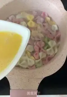 Make cucumber omelet cheese noodles step 5