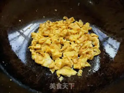 Make Pumpkin-mucked eggs step 4