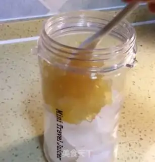 Make Apple smoothie step 1