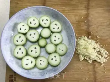 Make Scrambles of garlic step 1
