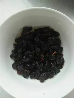 Make Weenie, black gallon, two meters step 5