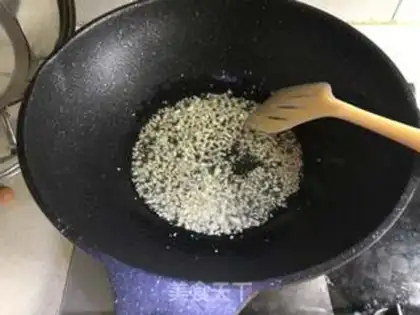 Make Scrambles of garlic step 4