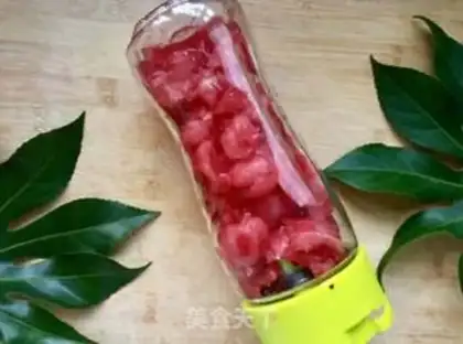Make Ice melon juice step 1