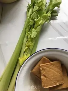 Make Celery fried beans step 0
