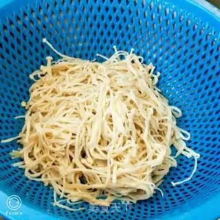 Make Spicy golden mushrooms step 2