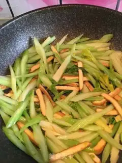 Make Celery fried beans step 6